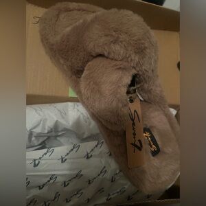 Seven7 Women's Fuzzy Slippers